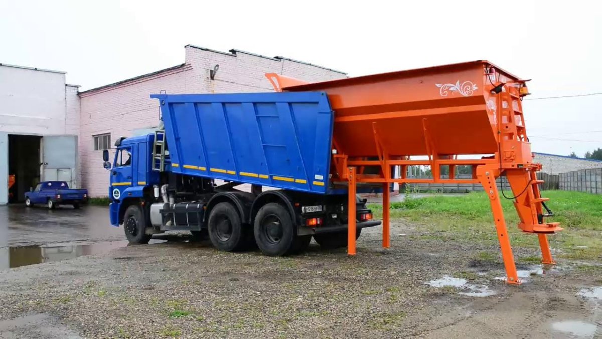 КАМАЗ 6520 пескоразбрасыватель
