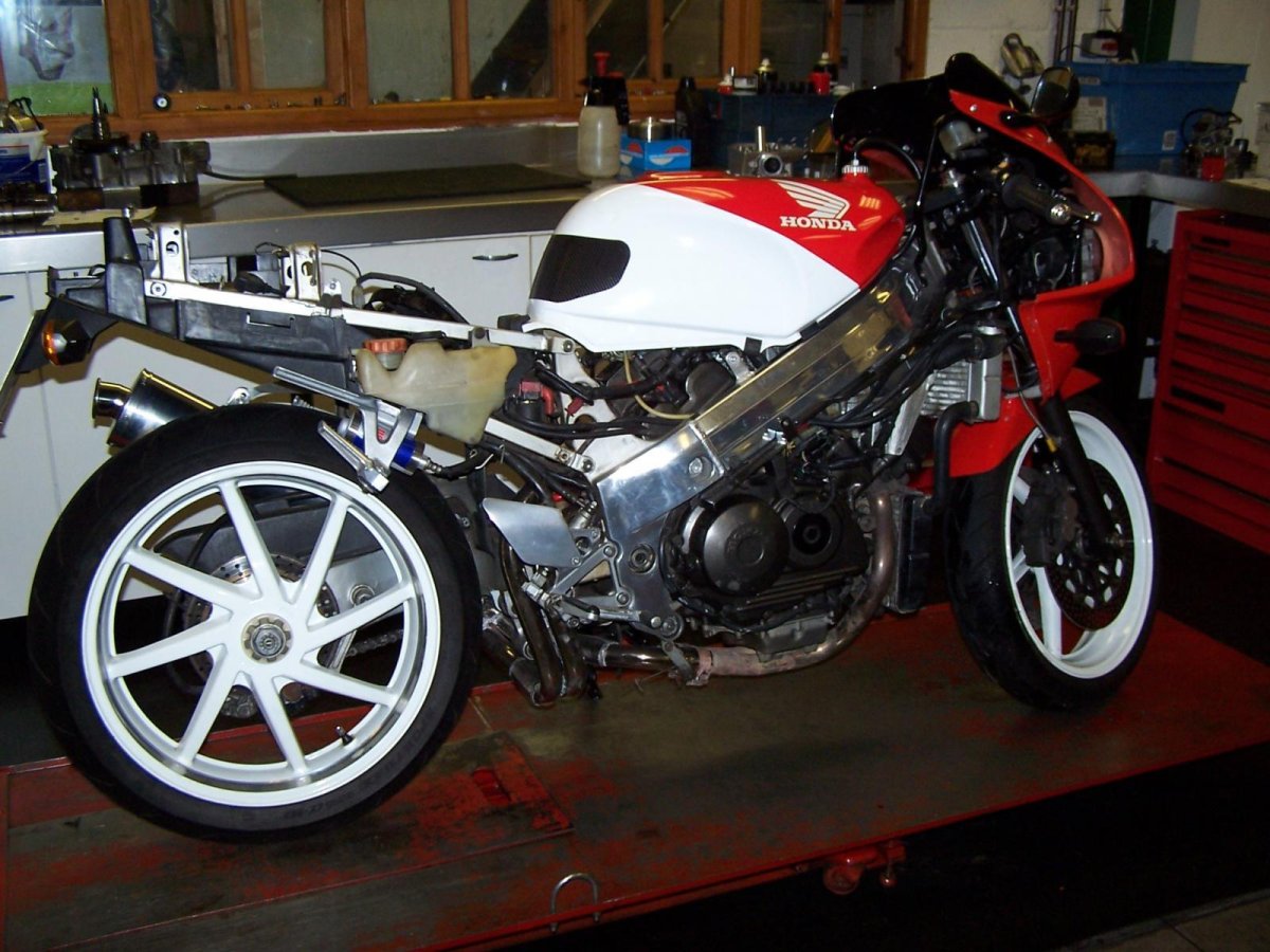 Honda VFR 400 рама