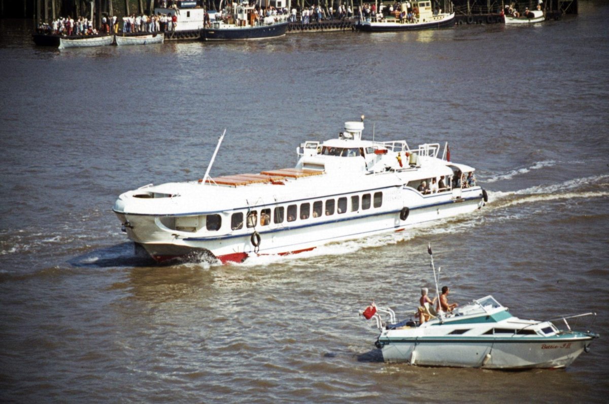 Буревестник корабль на подводных крыльях