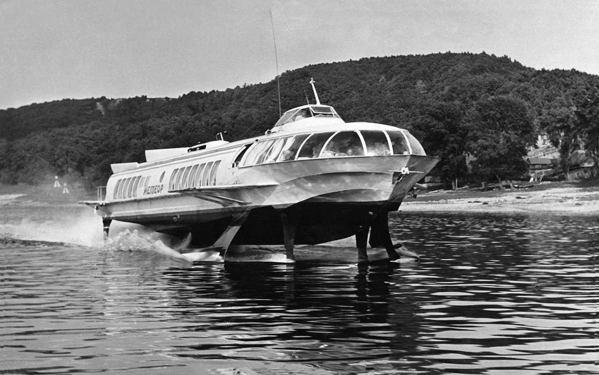 Речной катер Метеор