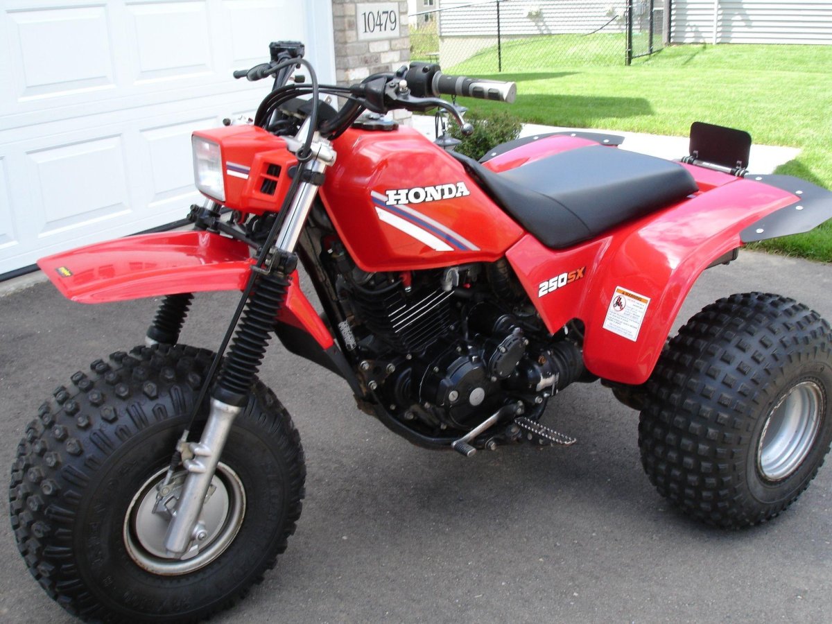 Трицикл Хонда ATC 250