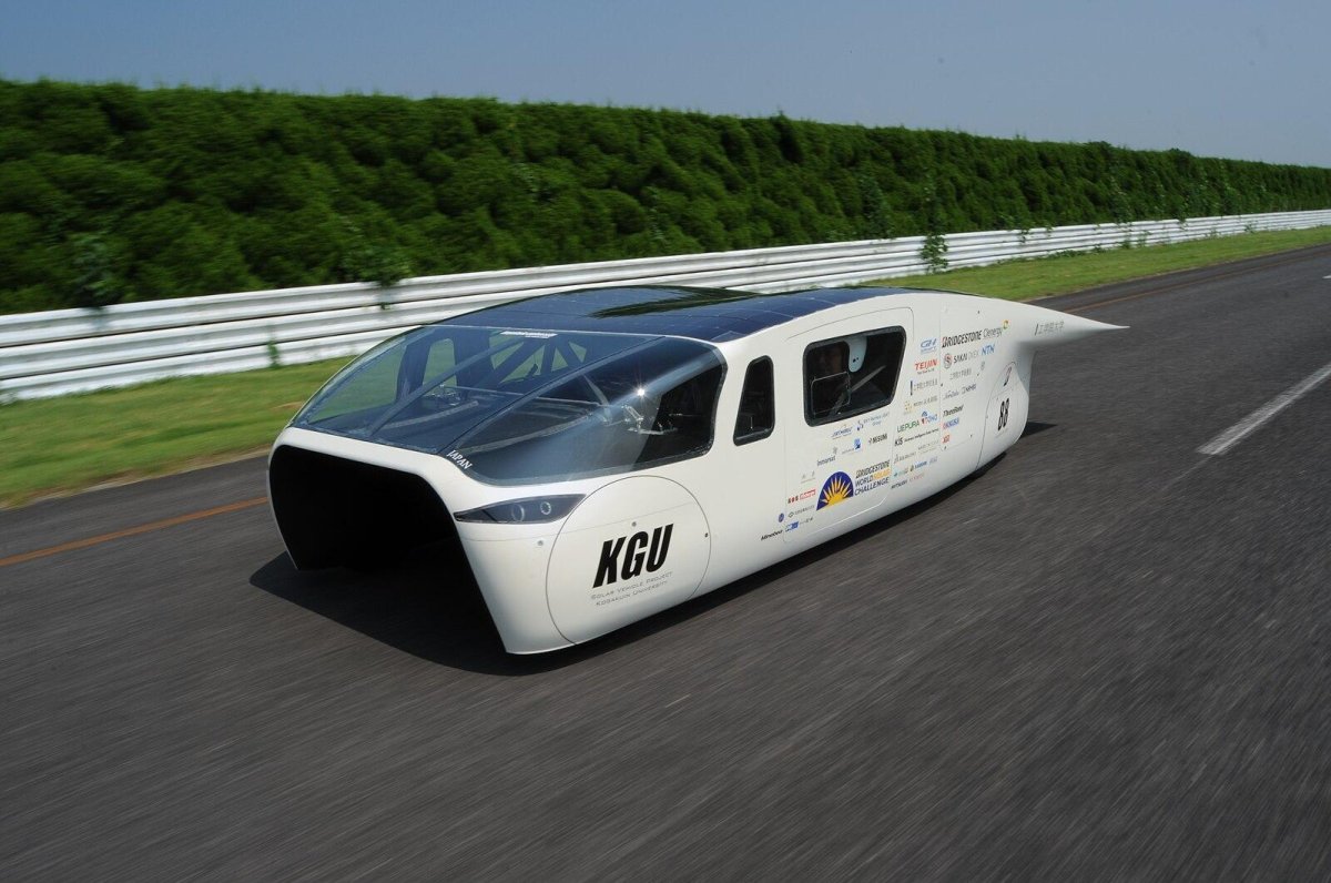 Стелла с автомобилем