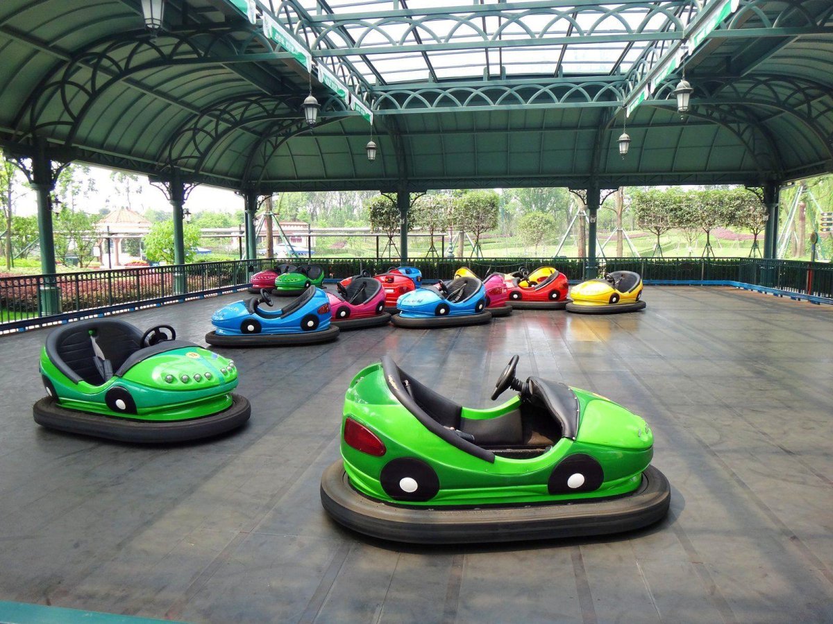 Карусель парк аттракционов бамперные машинки