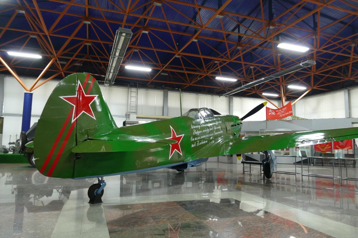 Як-1б истребитель