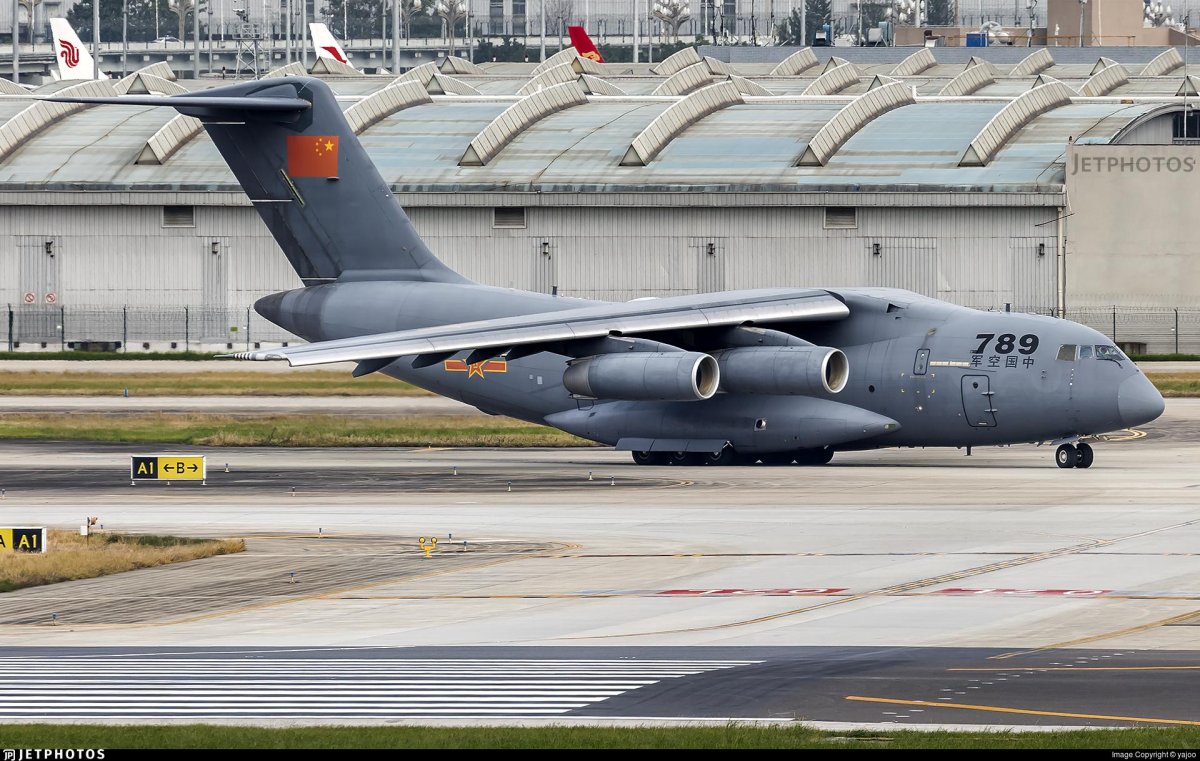 Серый самолет