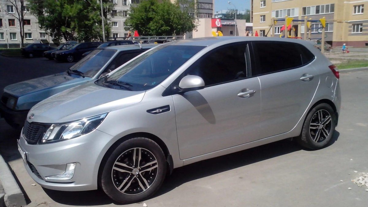 Kia Rio хэтчбек r17