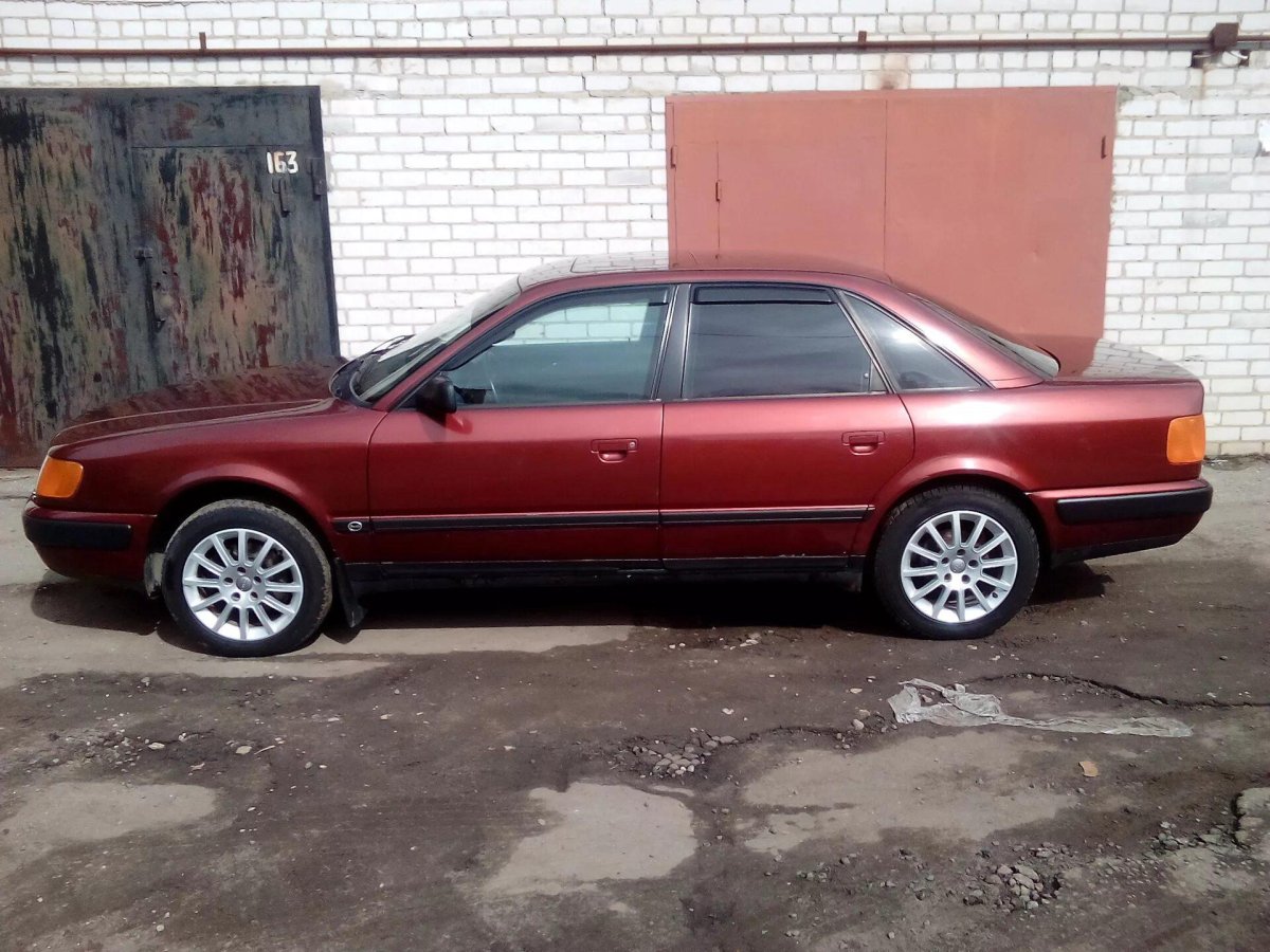 Ауди 100 с4 Вишневая