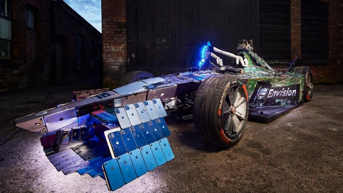 Болид из коробок