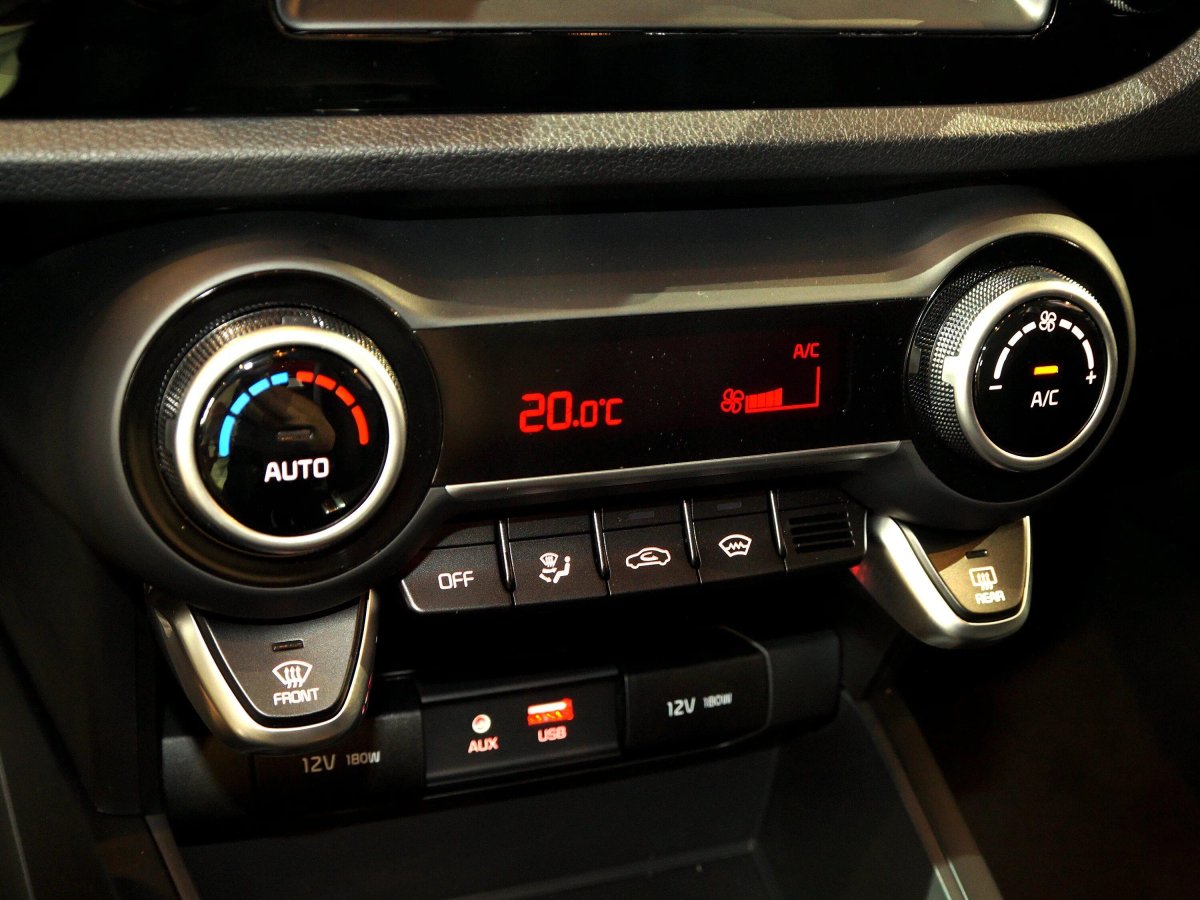 Кнопки подогрева Киа Рио 4