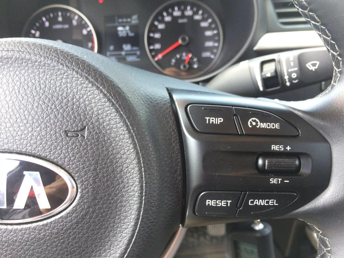 Кнопка Set в Киа Рио