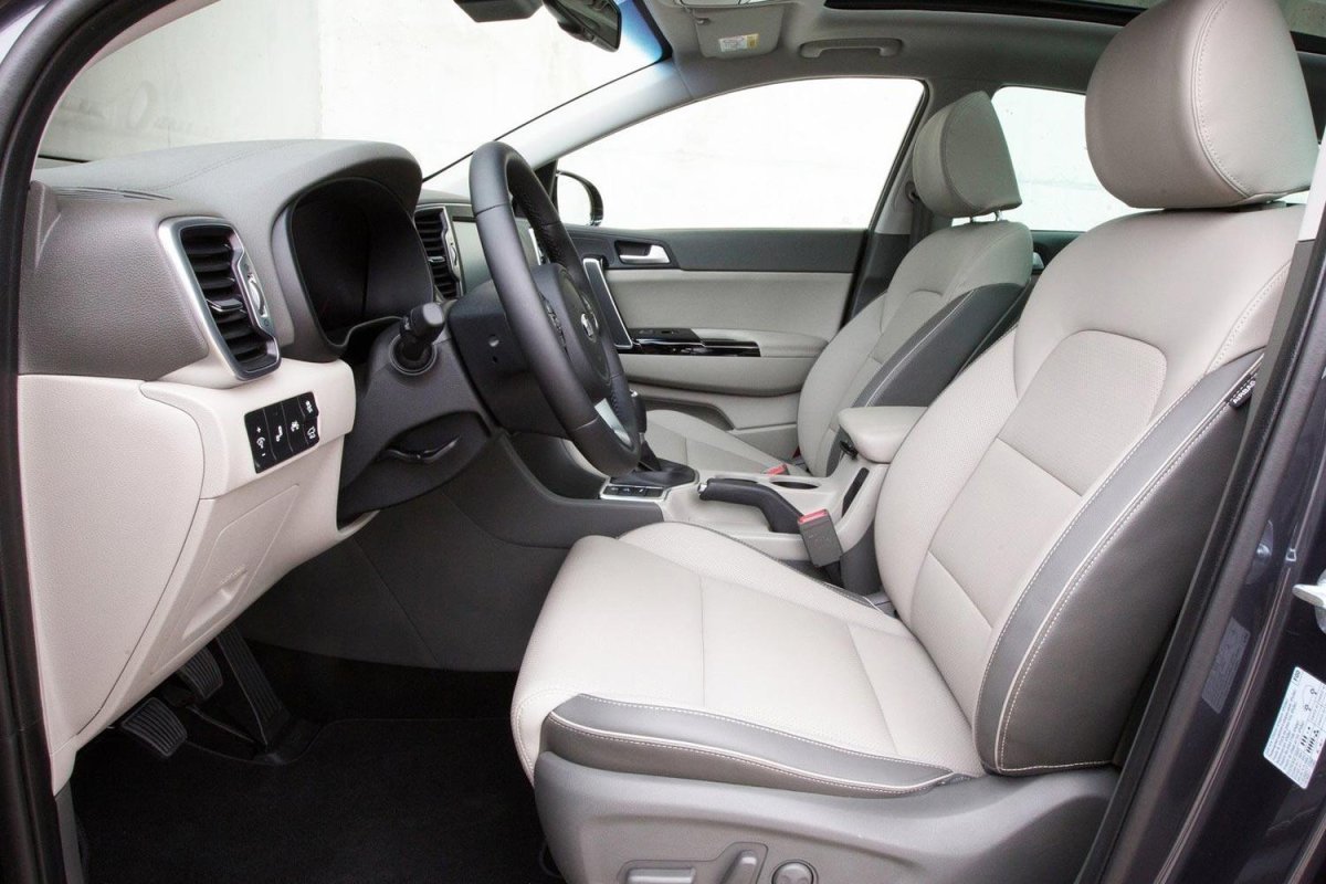 Киа Спортейдж 2 бежевый салон