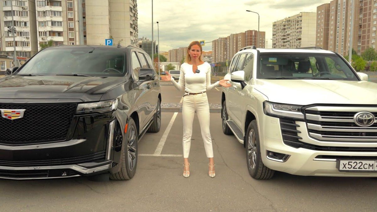 Cadillac Escalade vs Toyota Land Cruiser 300