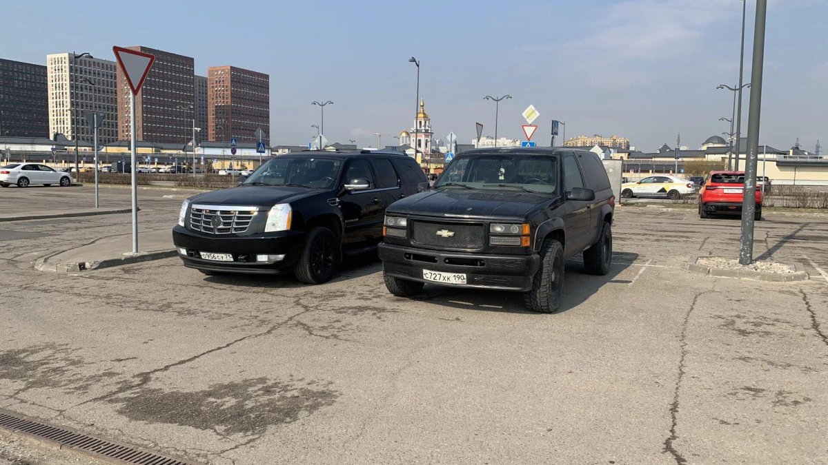 Кадиллак Эскалейд против Ауди