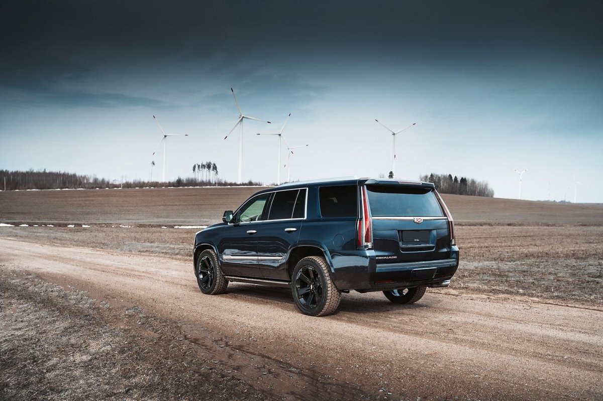 Cadillac Escalade drive2