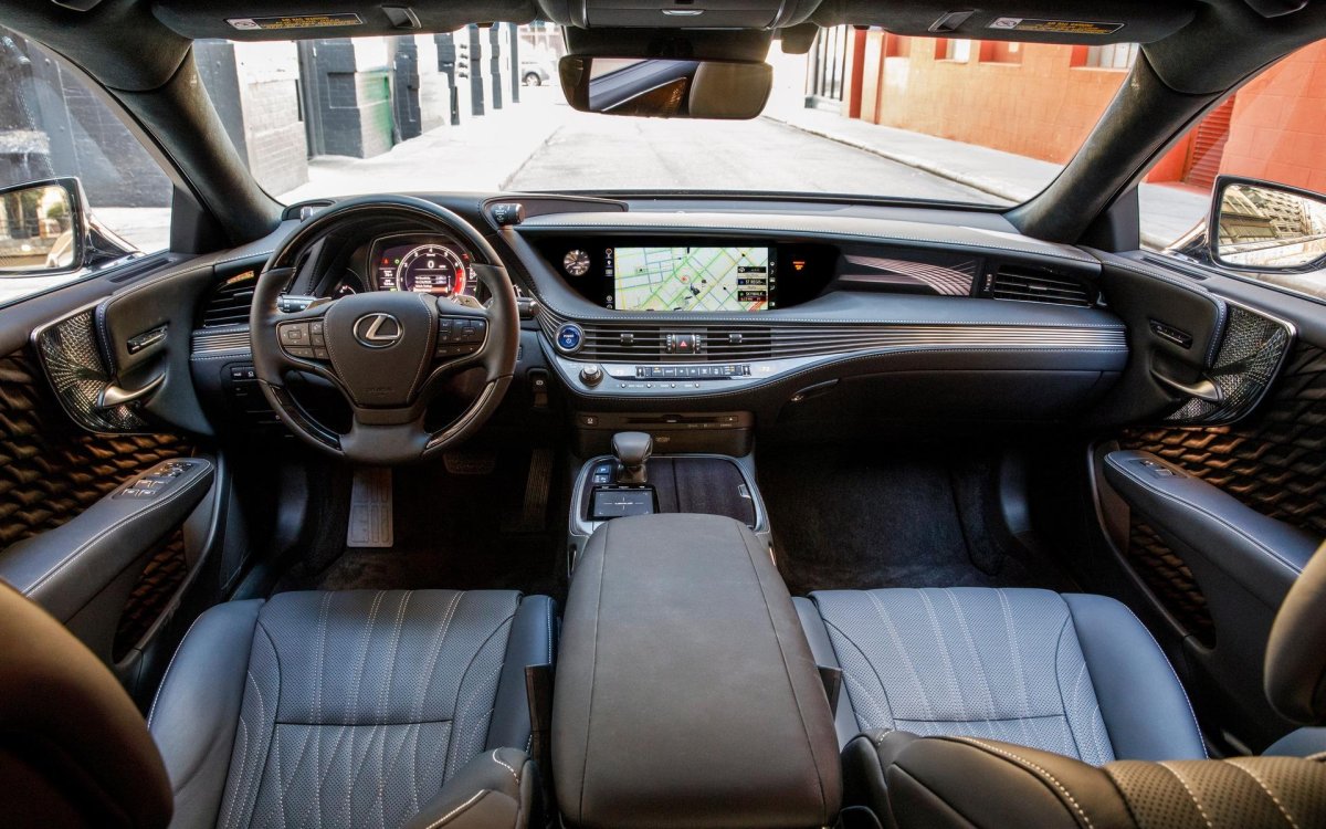 Лексус лс 500 2020