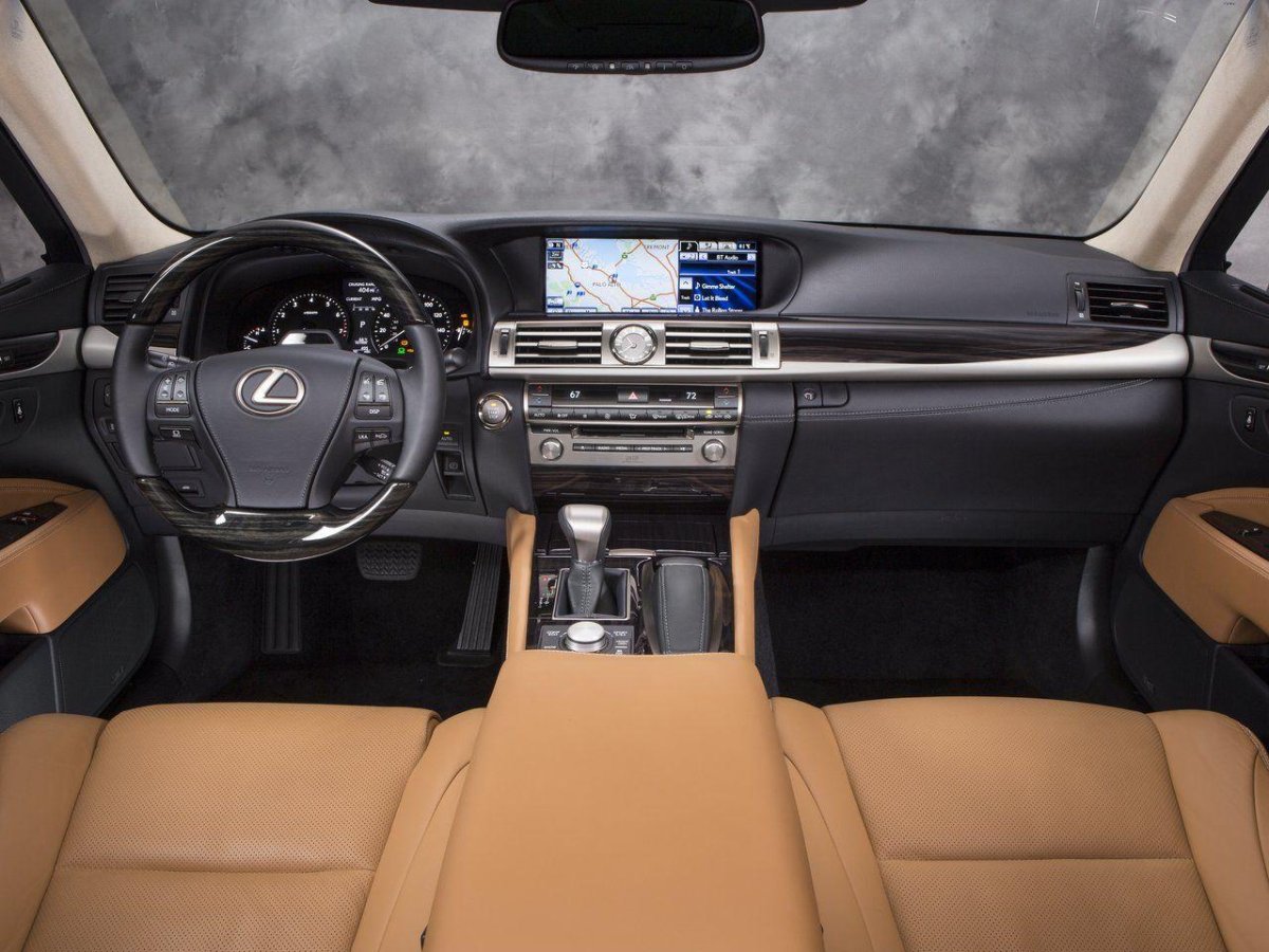 Лексус LX 600 салон