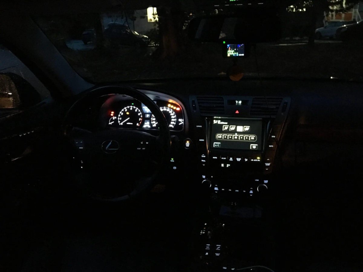 Салон ночью Лексус лс460