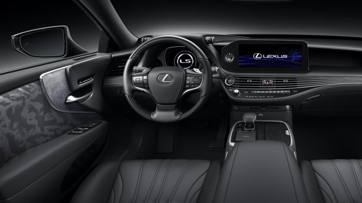 Лексус лс 2022