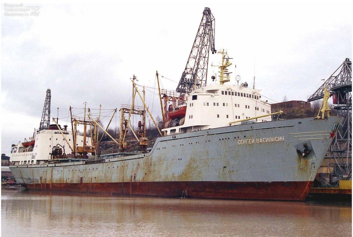 Плавбаза Сергей Василисин