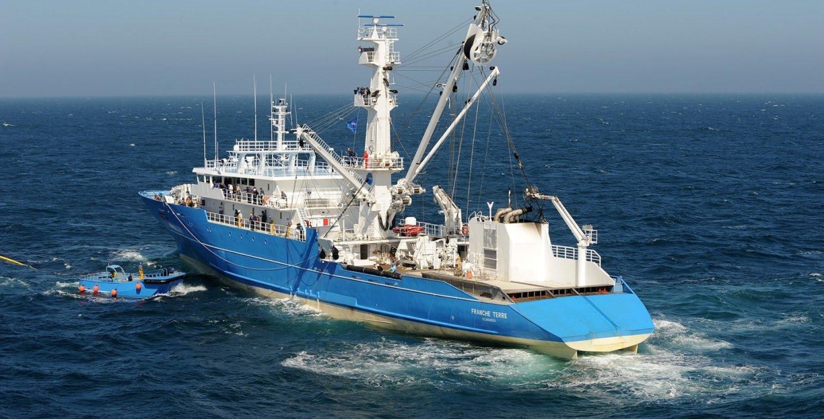 Рыболовецкий сейнер