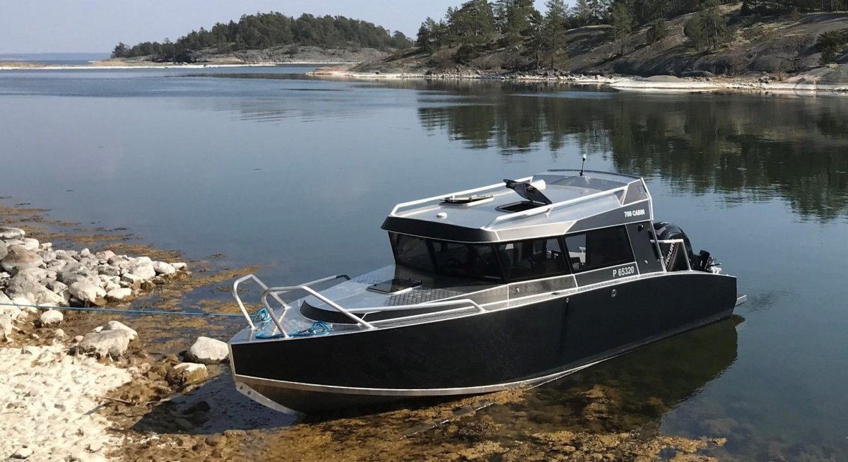 Катер Voyager 700 Cabin