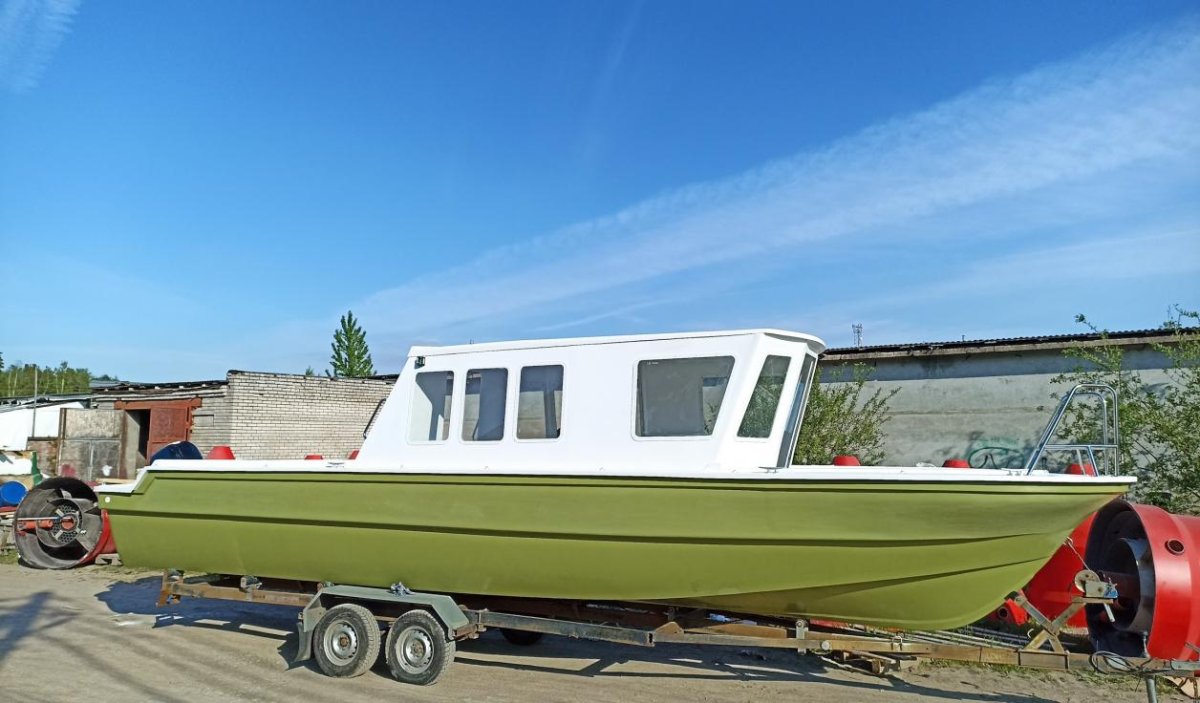 Катер из стеклопластика