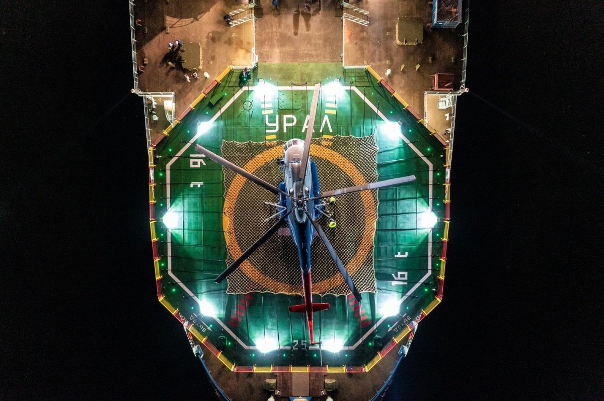 Вертолетная площадка на ледоколе