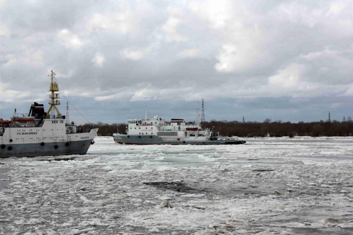 Ледоход Архангельск буксир
