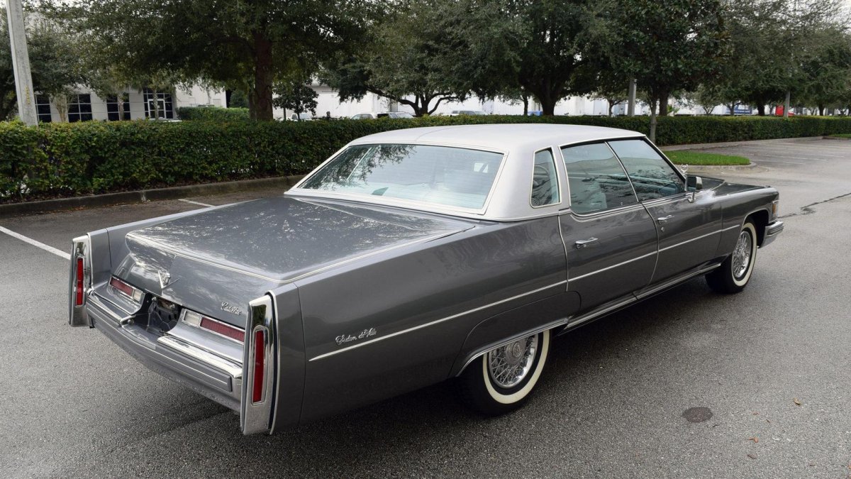 Cadillac 1976 sedan