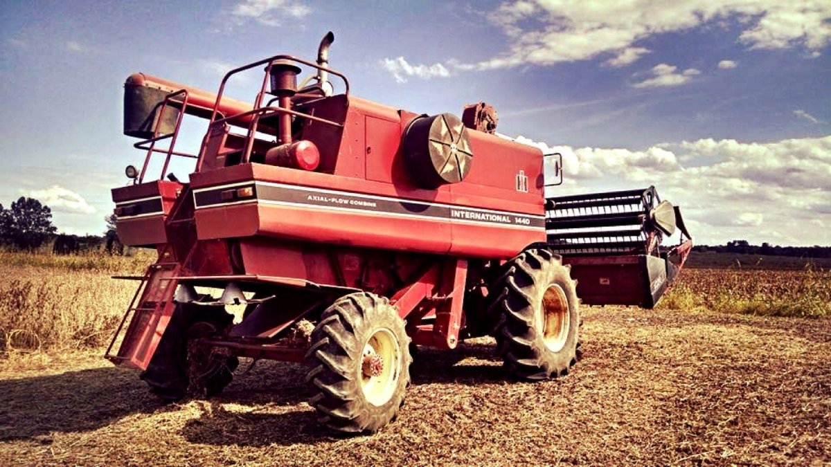 Комбайн International 403