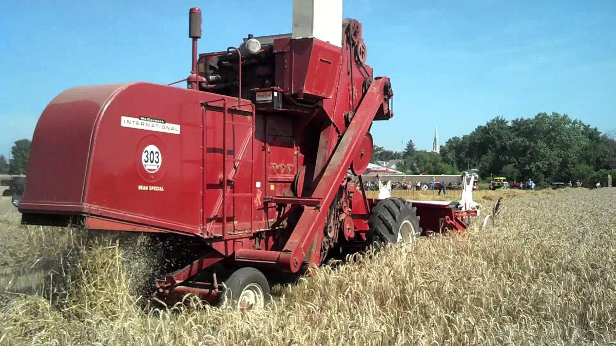 Комбайн International 403