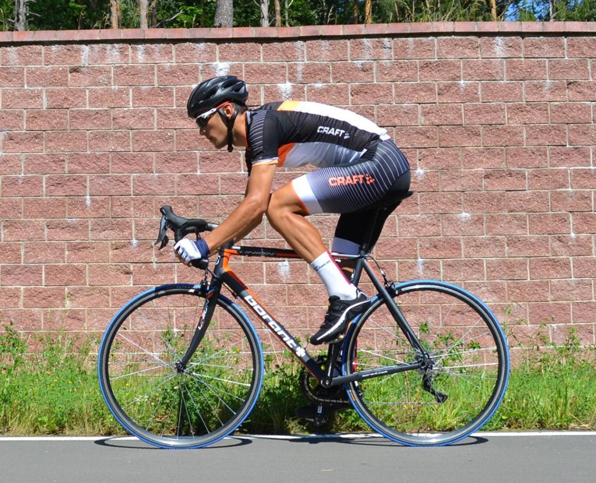 Посадка на шоссейном велосипеде