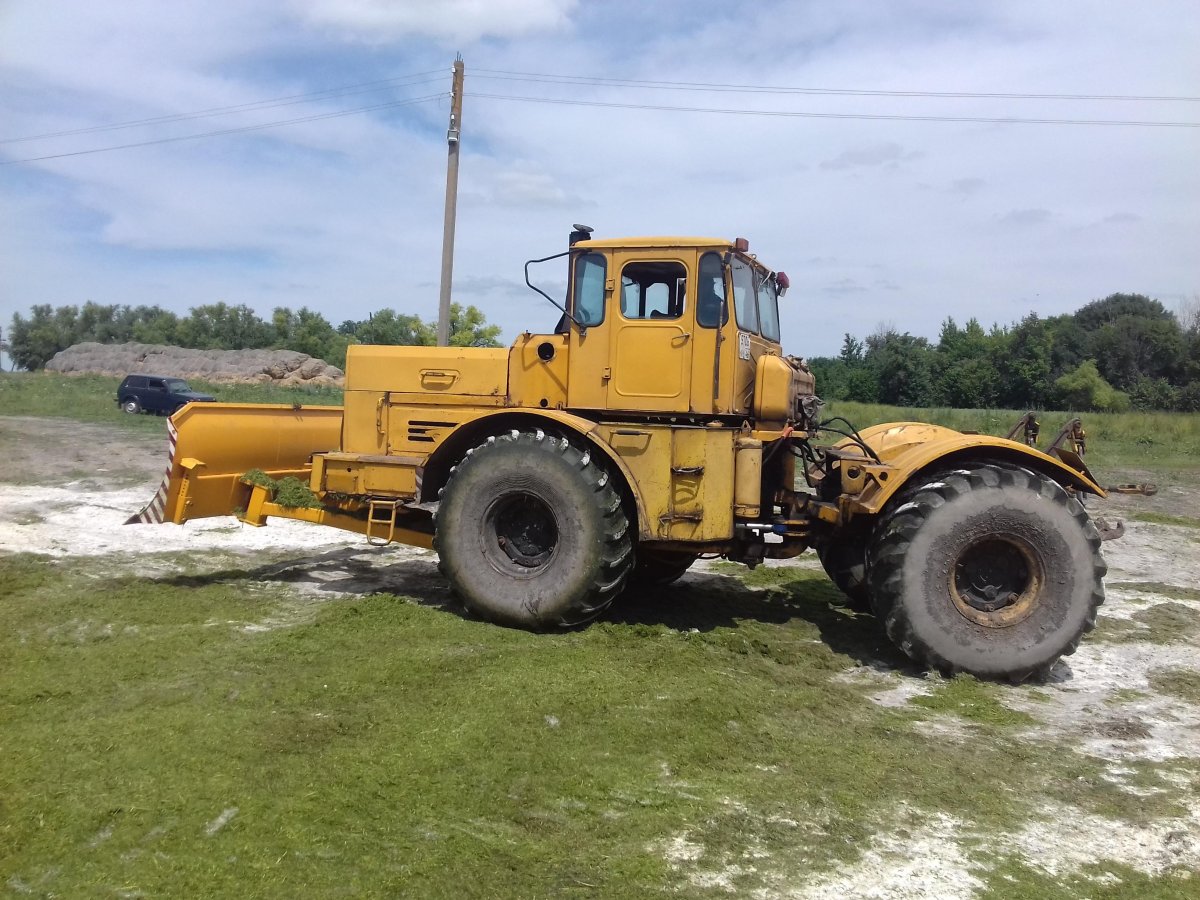 Отвал на Кировец к 700