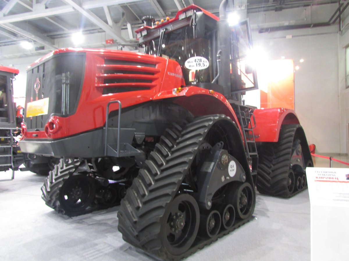 Кировец к-744 гусеничный