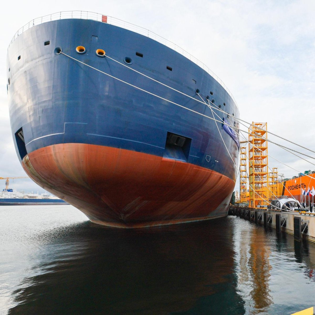 Газовоз Алексей Косыгин звезда