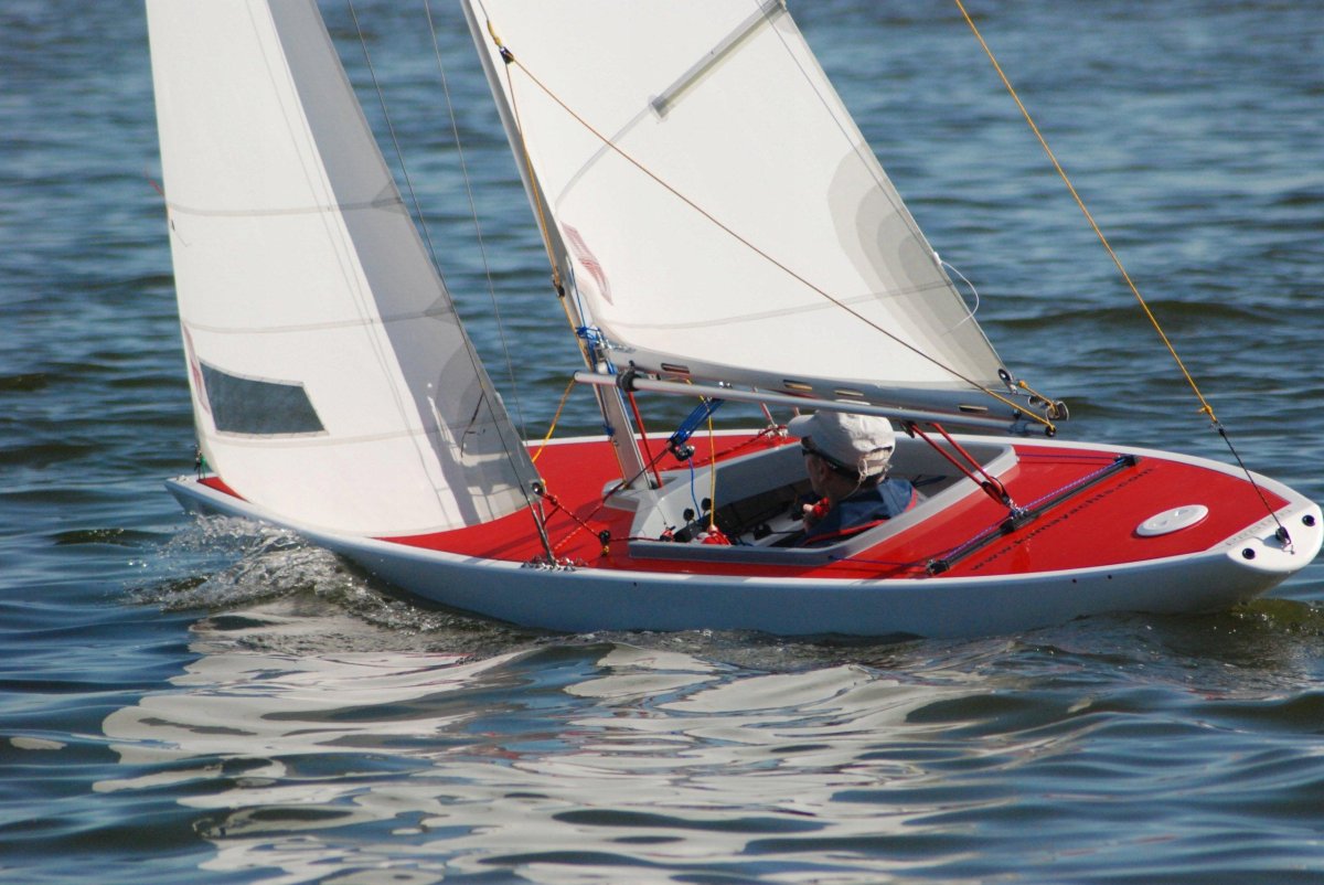 Крейсерский швертбот Лион 800