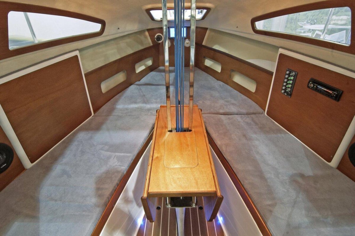 Яхта Рикошет 550 каюта