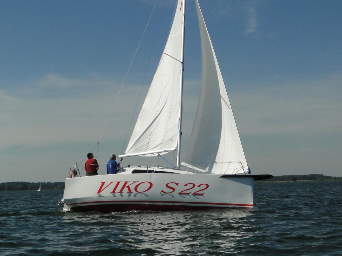 Яхта Вико с22