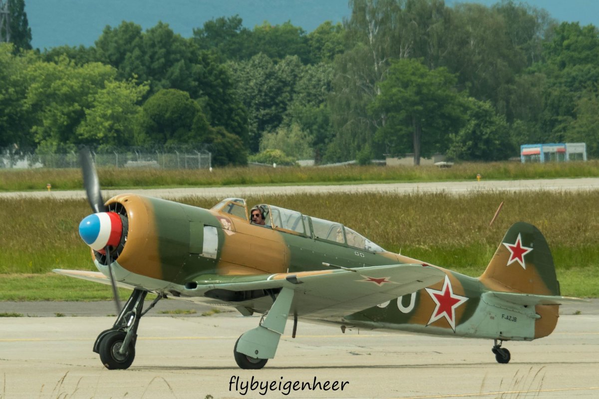 Модель самолета як 11