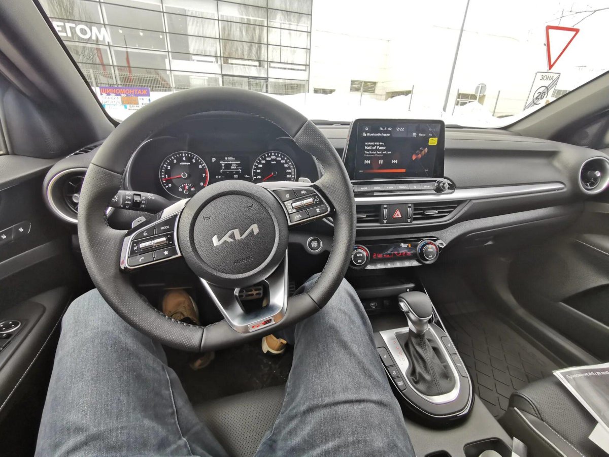 Kia Cerato 2022 gt line салон