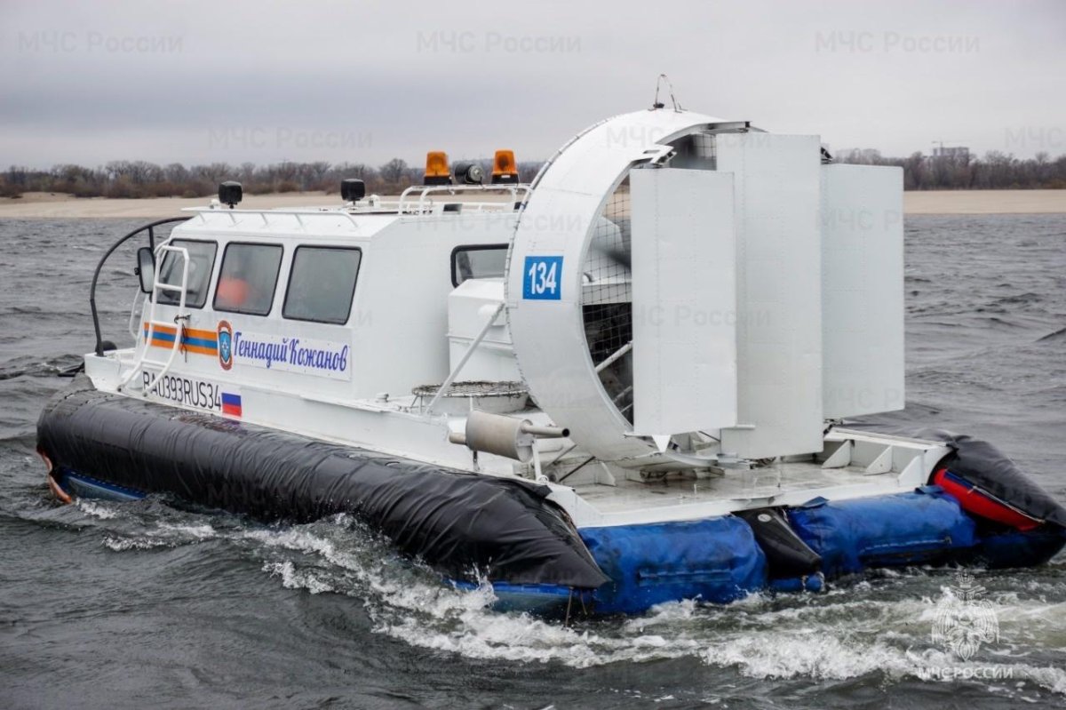 Многофункциональный поисково-спасательный катер "Лидер 10".