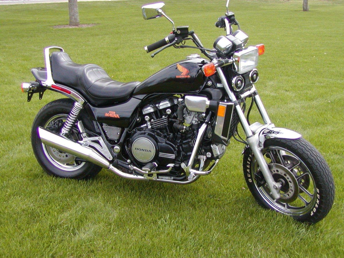 Honda Magna v65