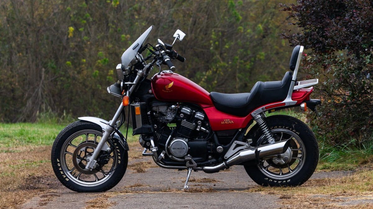 Honda Magna v65