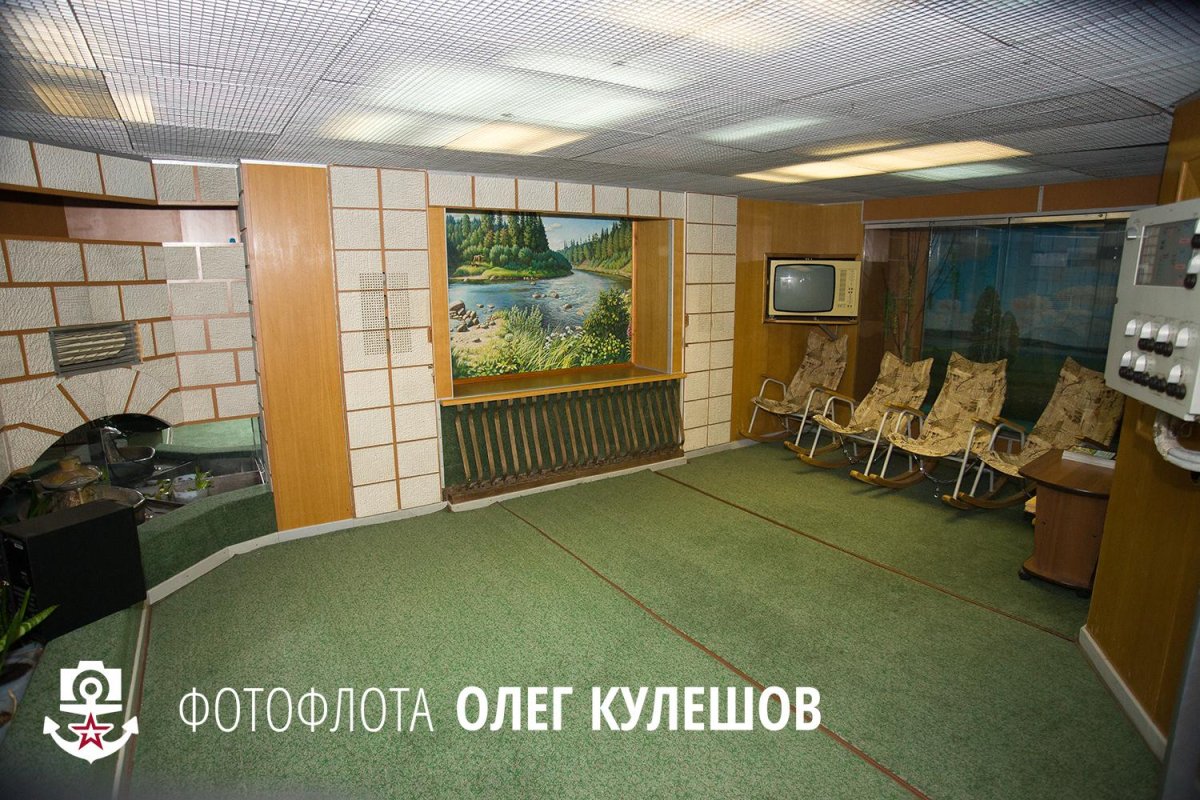 Подводная лодка акула бассейн