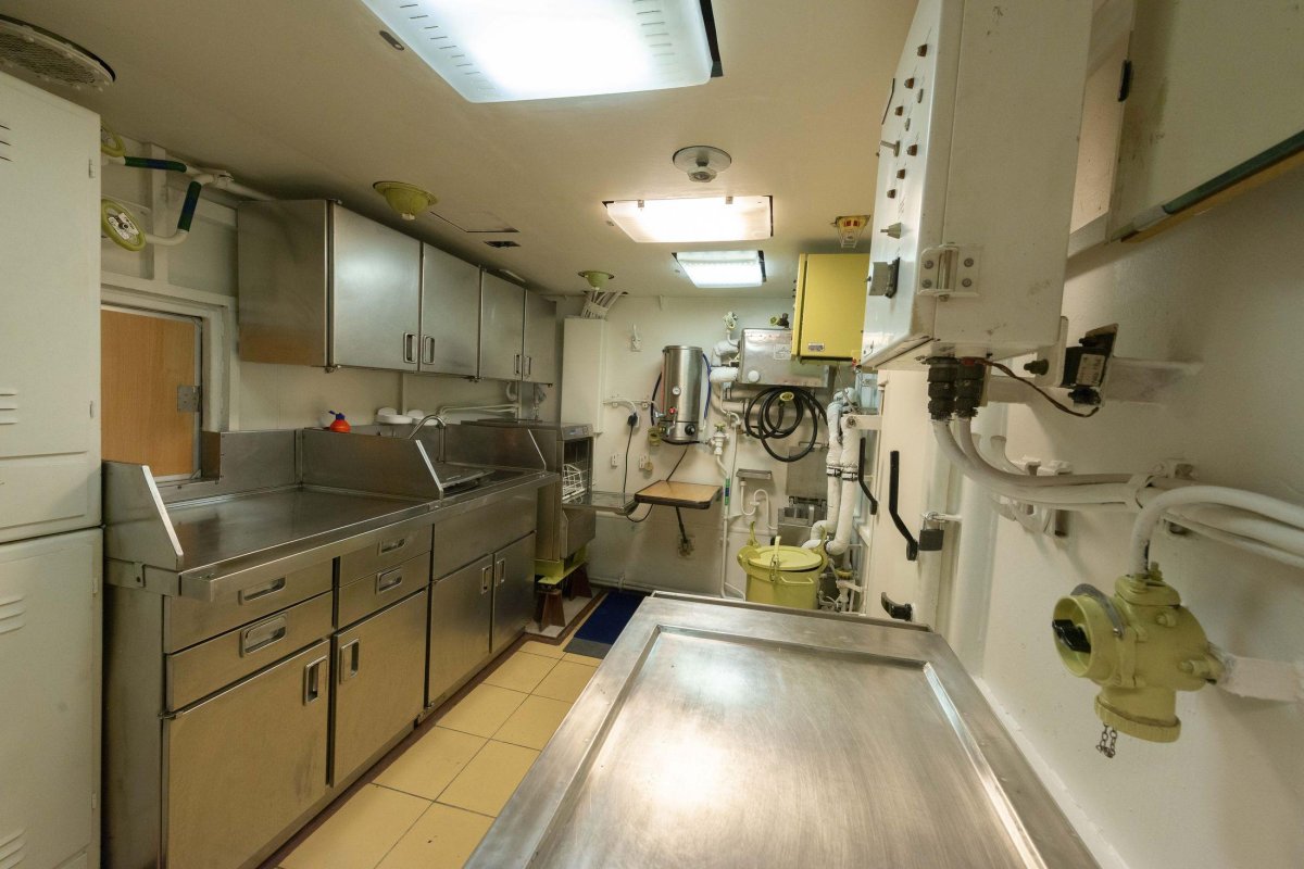 Подлодка ясень внутри