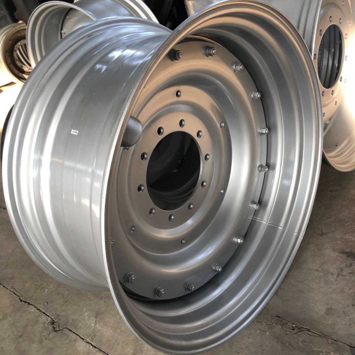 Колесные диски 12.00r24