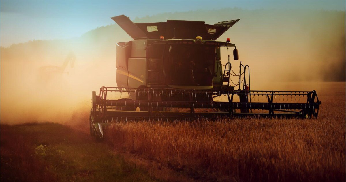 Сельхозтехника в поле