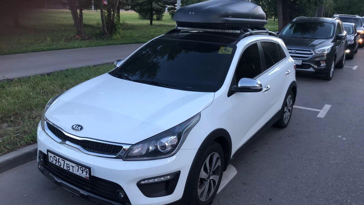 Kia Rio x line черная крыша