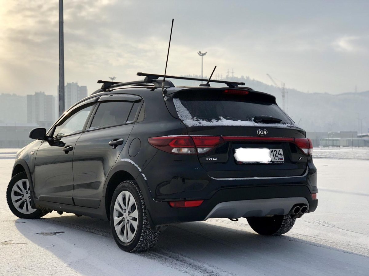 Kia Rio x-line черная