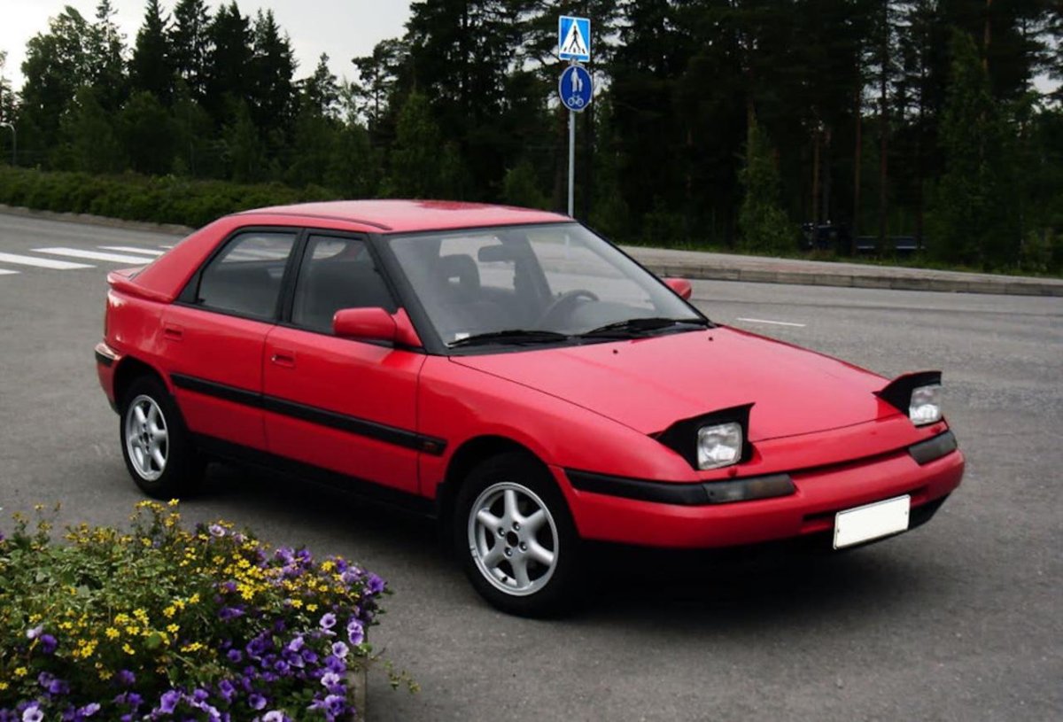 Мазда 323f слепая